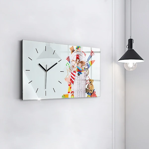 Horizontale Uhr mit motiv Weidenkorb mit Spielzeug