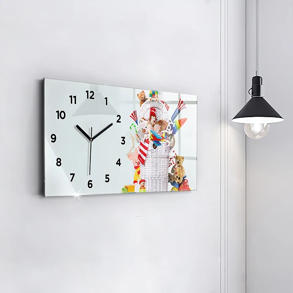Horizontale Uhr mit motiv Weidenkorb mit Spielzeug