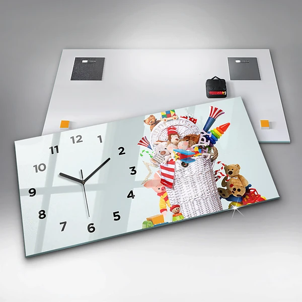 Horizontale Uhr mit motiv Weidenkorb mit Spielzeug