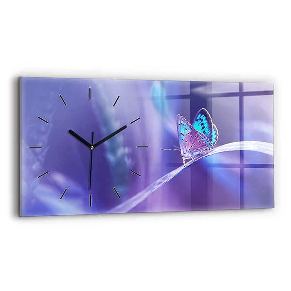 Horizontale Uhr Schmetterling auf Gras