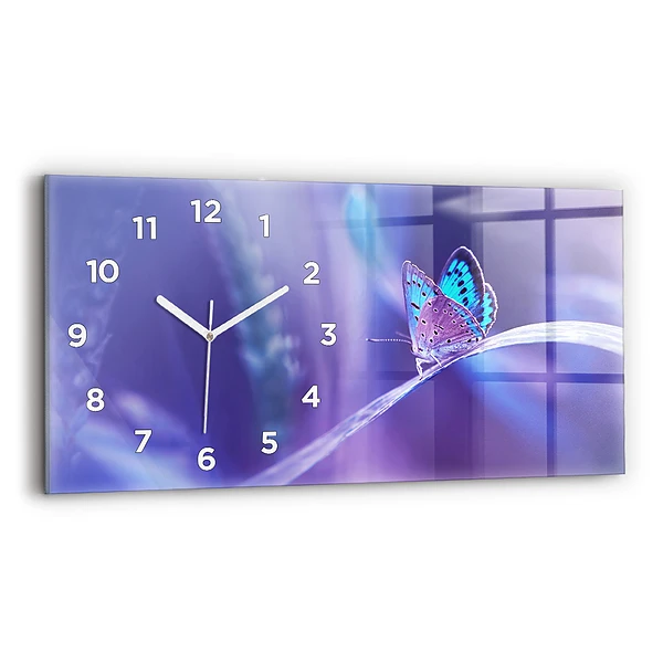 Horizontale Uhr Schmetterling auf Gras