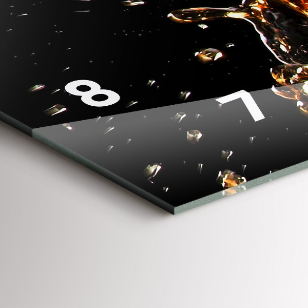 Horizontale Uhr Getränk auf dem Eis