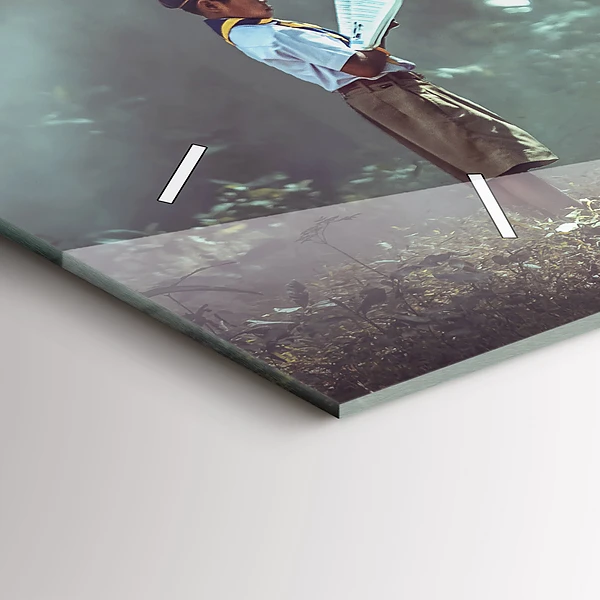 Horizontale Uhr Junge liest ein Buch