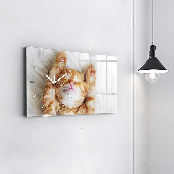 Horizontale Uhr Kleine Katze schlafend