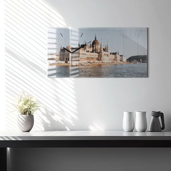 Horizontale Uhr Das Parlament in Budapest