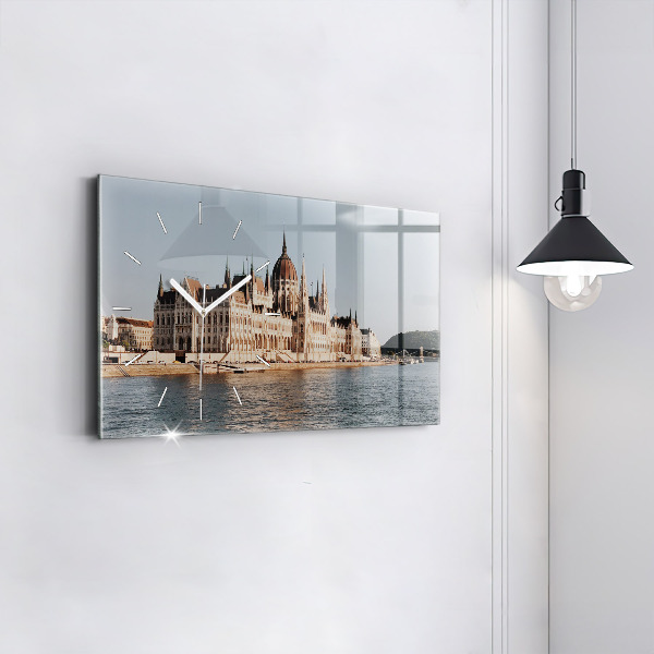 Horizontale Uhr Das Parlament in Budapest