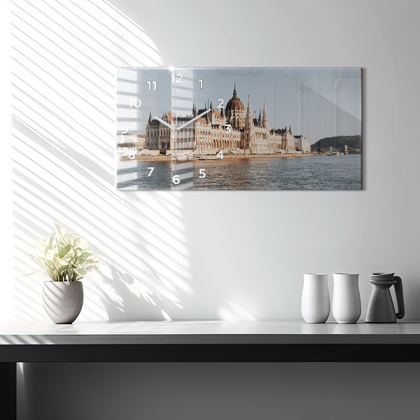 Horizontale Uhr Das Parlament in Budapest