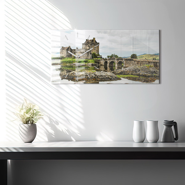 Horizontale Uhr Schloss Eilean Donan in Schottland