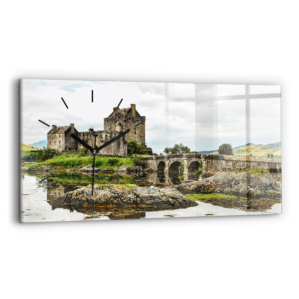 Horizontale Uhr Schloss Eilean Donan in Schottland