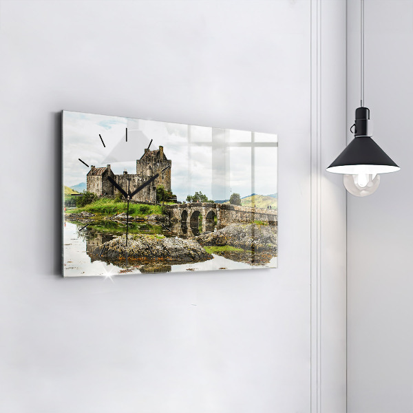 Horizontale Uhr Schloss Eilean Donan in Schottland