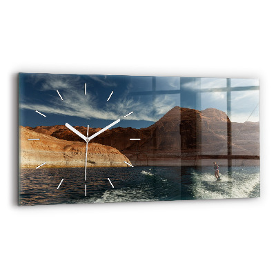 Horizontale Uhr mit motiv Person auf Wasserskiern
