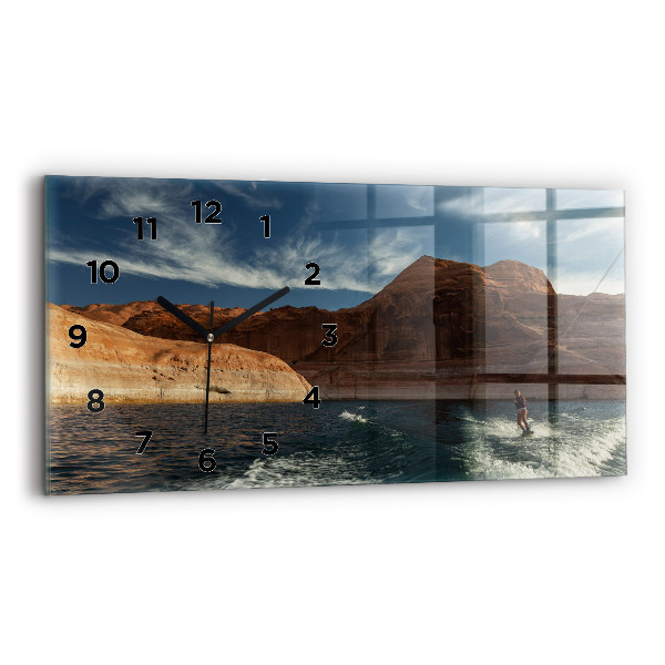 Horizontale Uhr mit motiv Person auf Wasserskiern