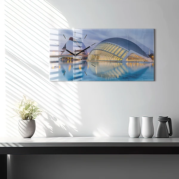 Horizontale Uhr mit motiv Sonnenuntergang in der Stadt