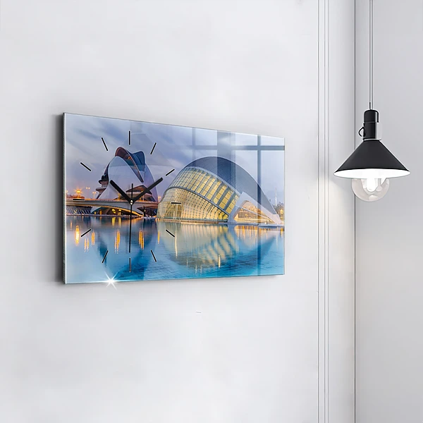 Horizontale Uhr mit motiv Sonnenuntergang in der Stadt