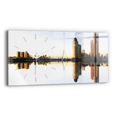 Horizontale Uhr Stadt am Fluss