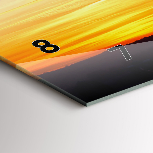 Horizontale Uhr Gebäude und Sonnenuntergang