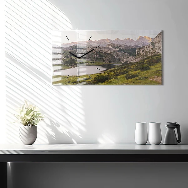 Horizontale Uhr mit motiv See und Berge in den Pyrenäen