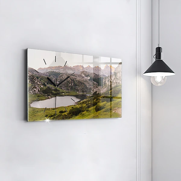 Horizontale Uhr mit motiv See und Berge in den Pyrenäen