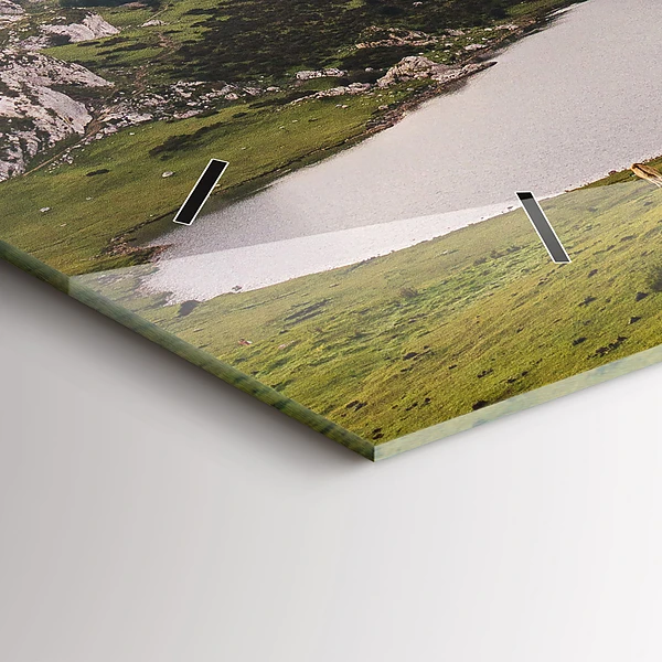 Horizontale Uhr mit motiv See und Berge in den Pyrenäen