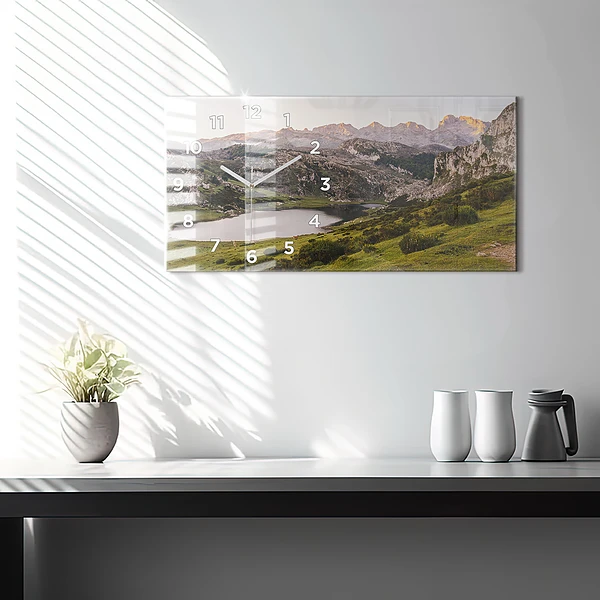 Horizontale Uhr mit motiv See und Berge in den Pyrenäen