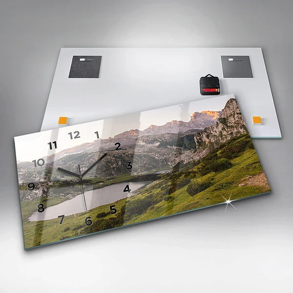 Horizontale Uhr mit motiv See und Berge in den Pyrenäen