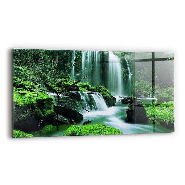 Horizontale Uhr Wasserfall zwischen Moos