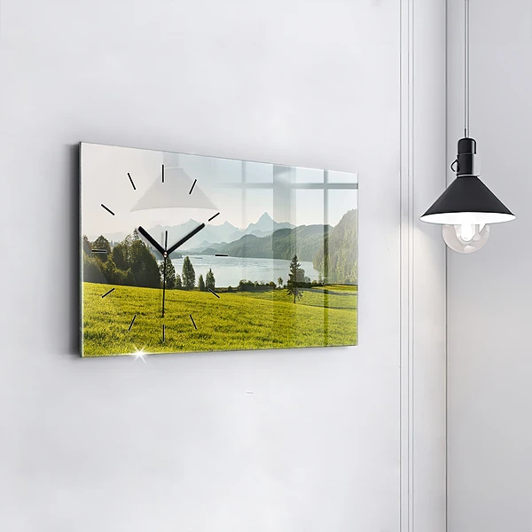 Horizontale Uhr mit motiv Berge und Felder