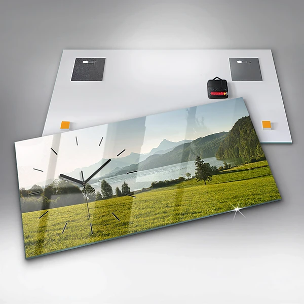 Horizontale Uhr mit motiv Berge und Felder