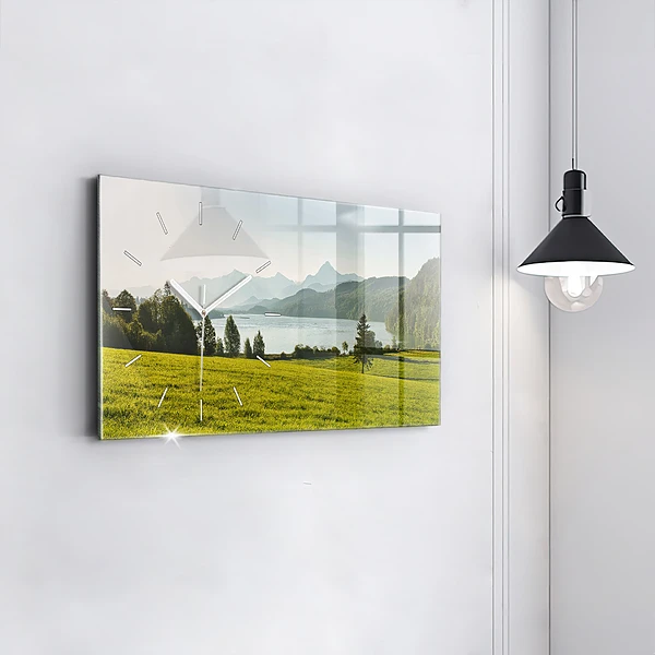Horizontale Uhr mit motiv Berge und Felder