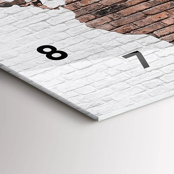 Horizontale Uhr mit motiv Weltkarte aus Backsteinen