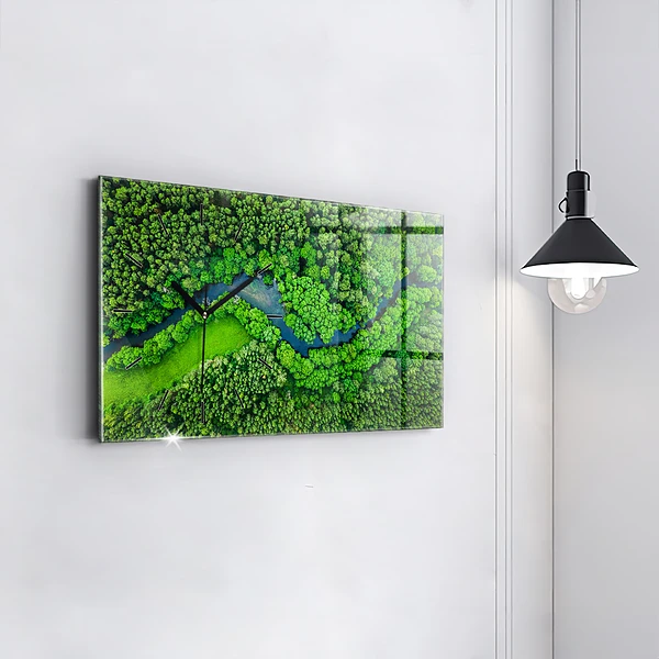 Horizontale Uhr Fluss im Wald