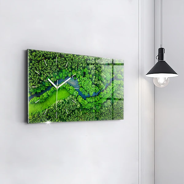 Horizontale Uhr Fluss im Wald