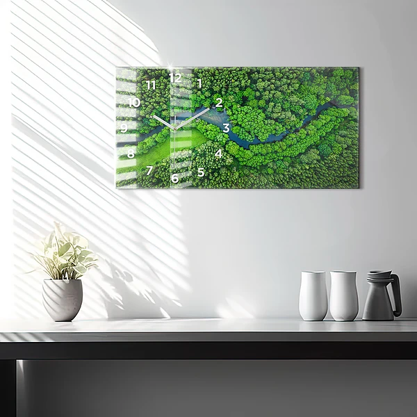 Horizontale Uhr Fluss im Wald