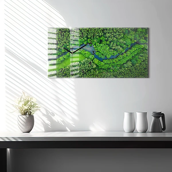 Horizontale Uhr Fluss im Wald