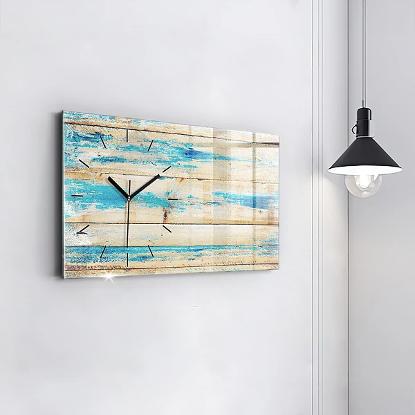Horizontale Uhr Zerkratztes Holz