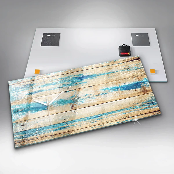 Horizontale Uhr Zerkratztes Holz
