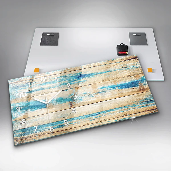 Horizontale Uhr Zerkratztes Holz