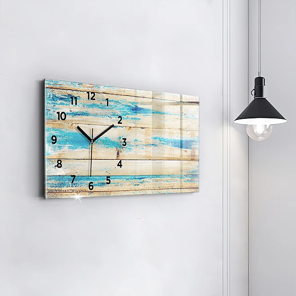 Horizontale Uhr Zerkratztes Holz