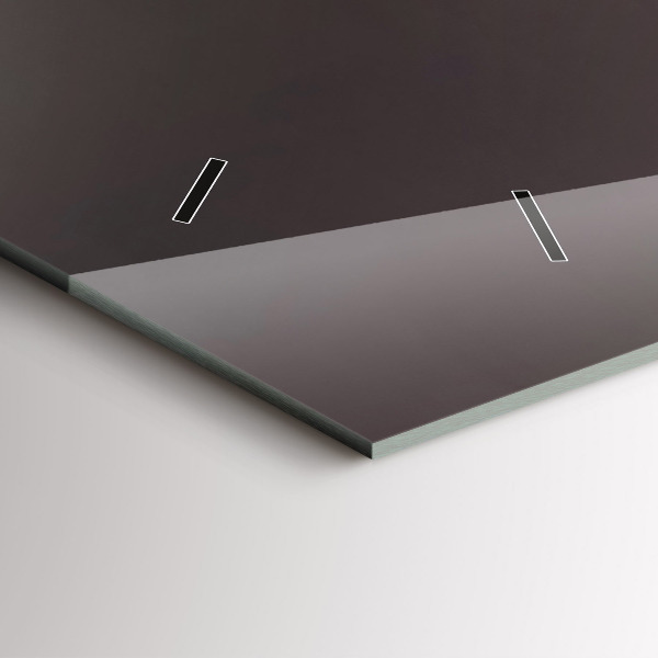 Horizontale Uhr Lampe mit Rotwein