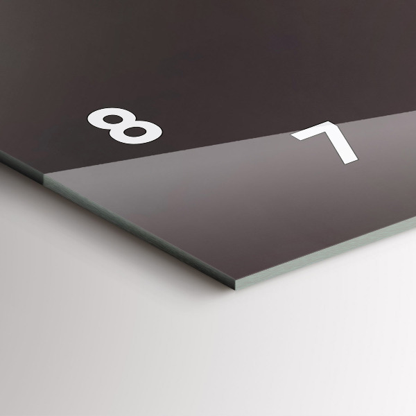 Horizontale Uhr Lampe mit Rotwein