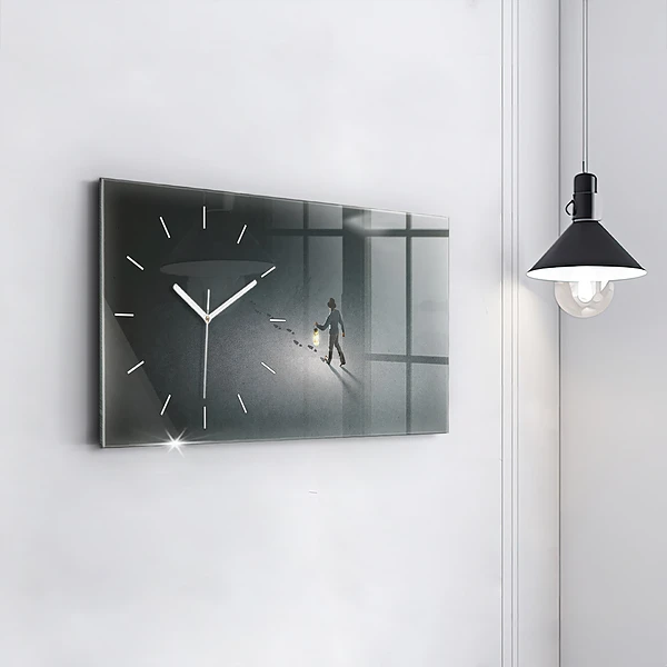 Horizontale Uhr Wanderer in der Dunkelheit