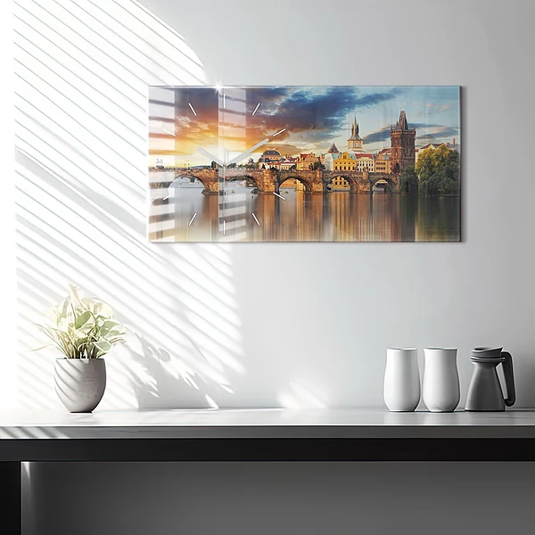 Horizontale Uhr mit motiv Panorama über einen Fluss