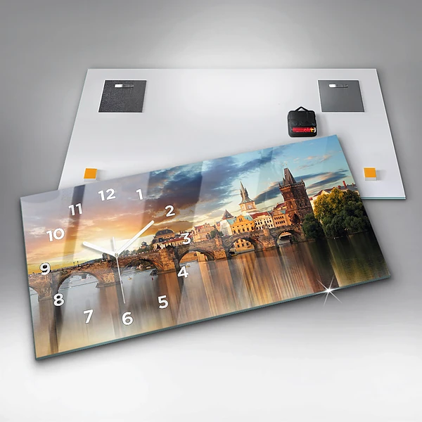 Horizontale Uhr mit motiv Panorama über einen Fluss