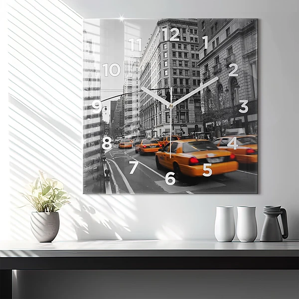 Wanduhr modern quadratisch Manhattan und Taxis
