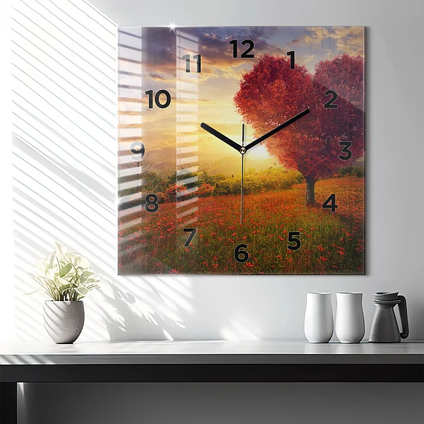 Wanduhr quadratisch mit motiv Liebesherz Baum
