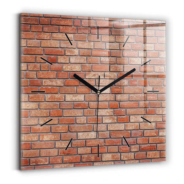 Wanduhr modern quadratisch Backsteinmauer