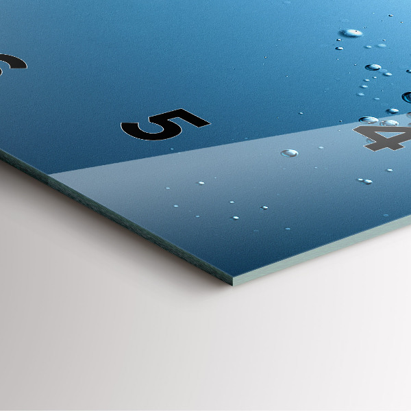 Wanduhr quadratisch Nahaufnahme von Wasser