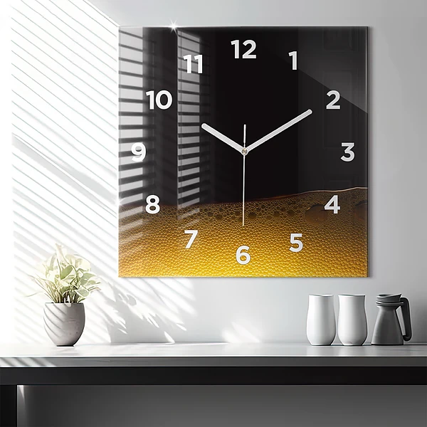 Wanduhr modern quadratisch Orangensaft