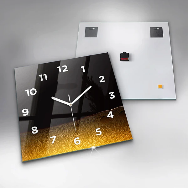 Wanduhr modern quadratisch Orangensaft