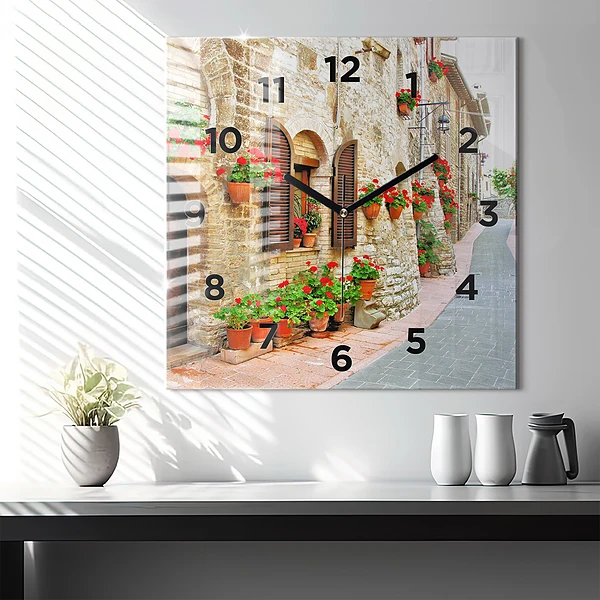 Wanduhr quadratisch mit motiv Malerische Straße